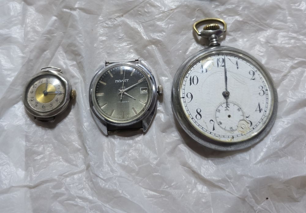 Часы всего 3 штук, Цена за все Часы.