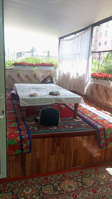 Квартира сотилади.