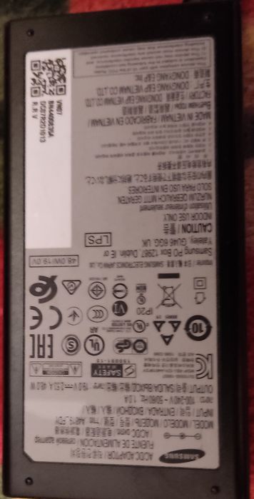 Монитор Samsung 31.5