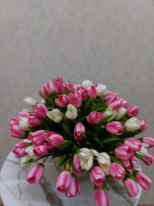 Сифатли лолалар компазицияси