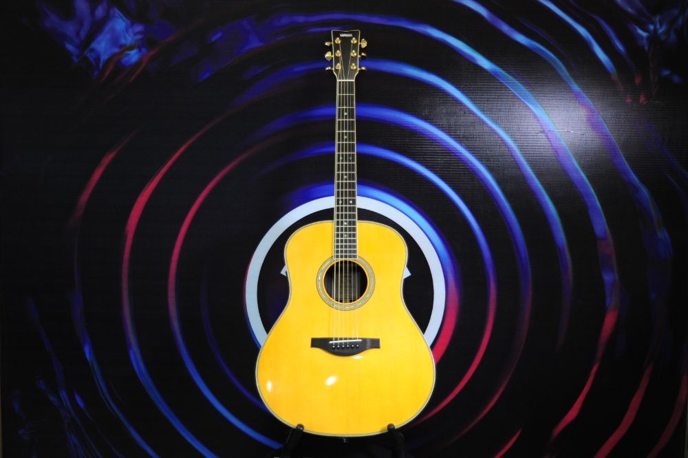 Гитара с необычным звучание YAMAHA Trans-Acoustic
