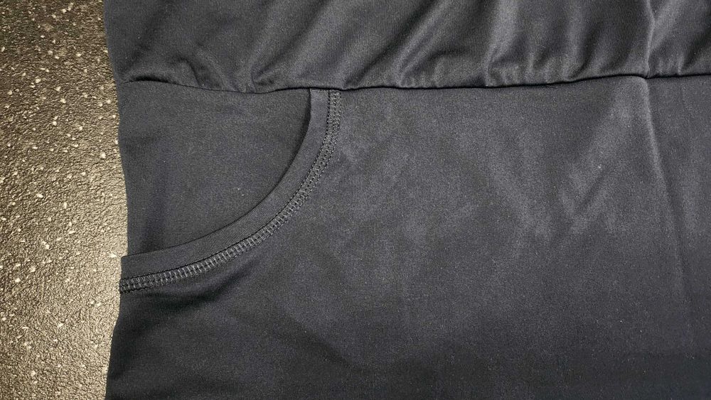 Продавам блузон и спортен клин на марката Adidas