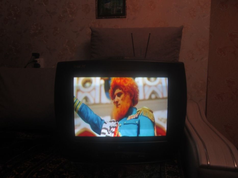 продам телевизор