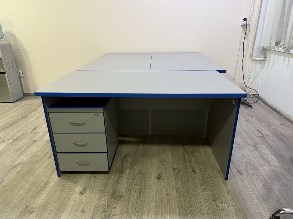 Продаютчя Столы офисные