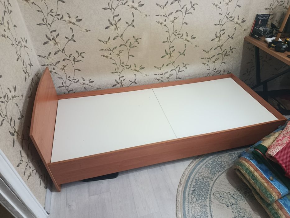 Продается кровать полуторка