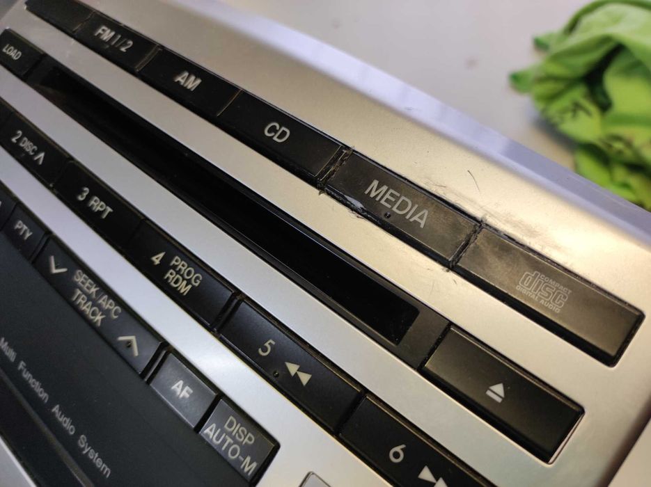 Радио за мазда 5 2005-та година