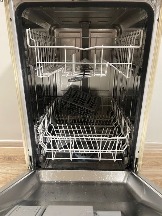 Встраиваемая посудомоечная машина