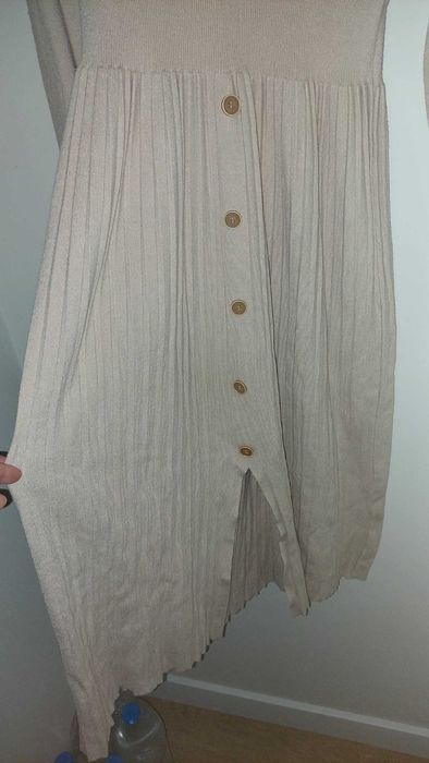 Рокля с присирана долна част от фино плетиво