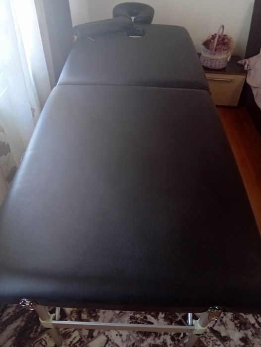Vând masă de masaj , de culoare neagră,. Mai multe detalii la numărul 0758378728