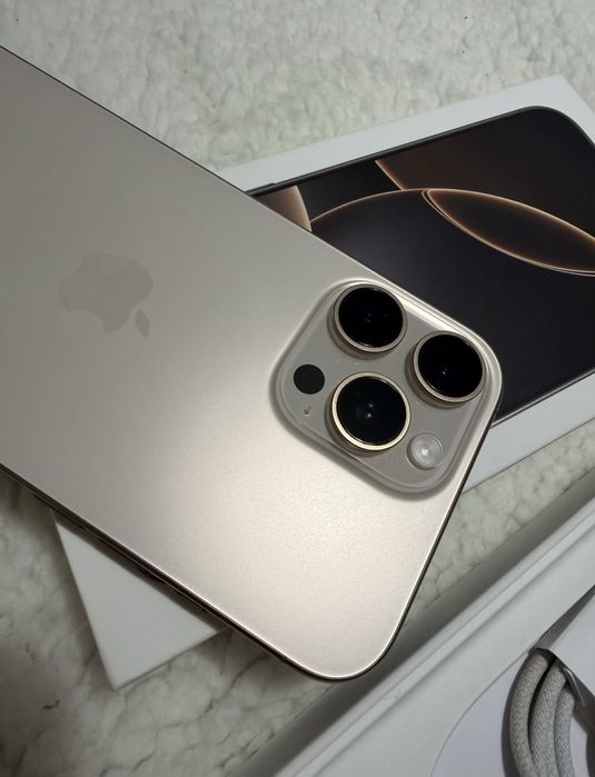 16 Pro Max 256GB Desert Titanium