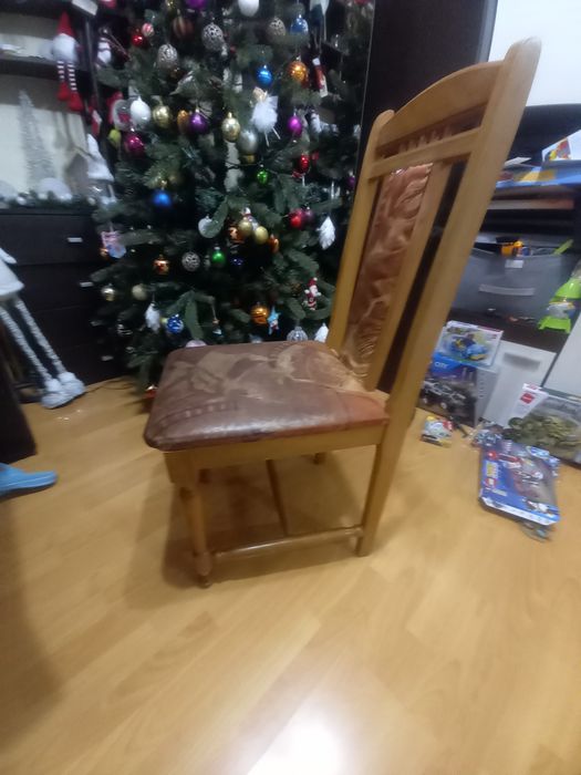 Продавам кухненски стол