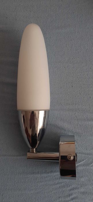 Стенна и лампа за баня