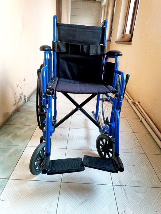 Продаю инвалидную коляску в отличном состоянии!
Удобная, маневренная,