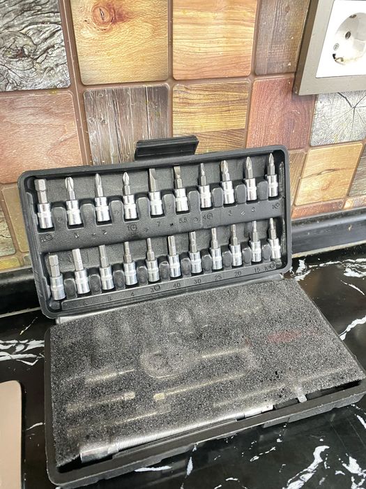 Набор инструментов для автомобиля