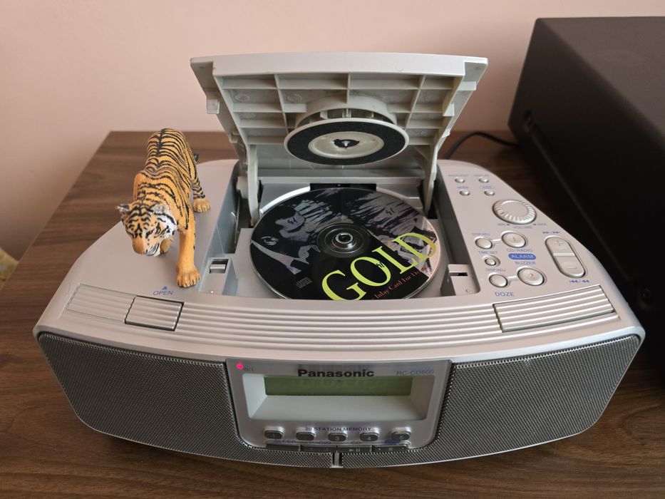 Panasonic RC-CD500. Un combo de vis. Alarm,clock, radio,cd. Preț fix !
