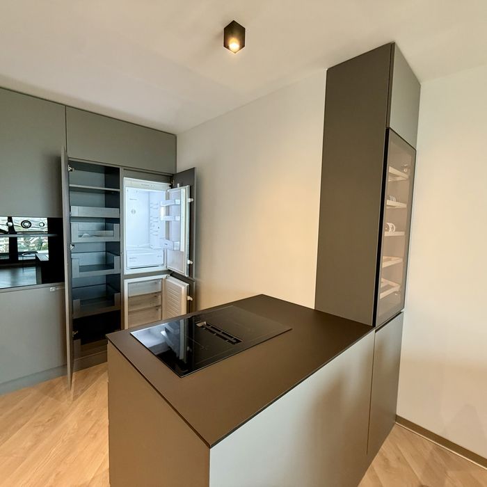 Дава се под наем Двустаен апартамент в Варна, Бриз - 80 кв.м за 1000 € - Снимка #3