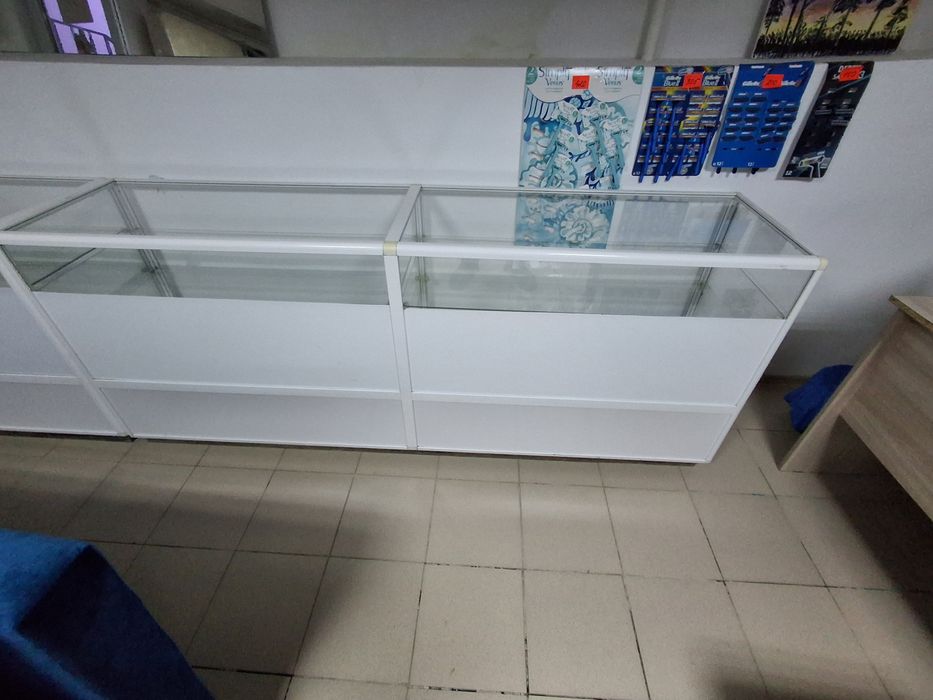 Продам ветрины 4шт