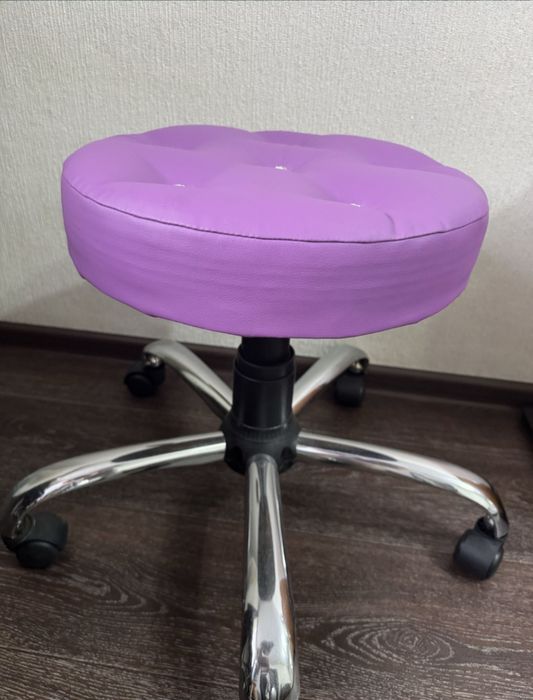 Продам кушетку, лампу, стул