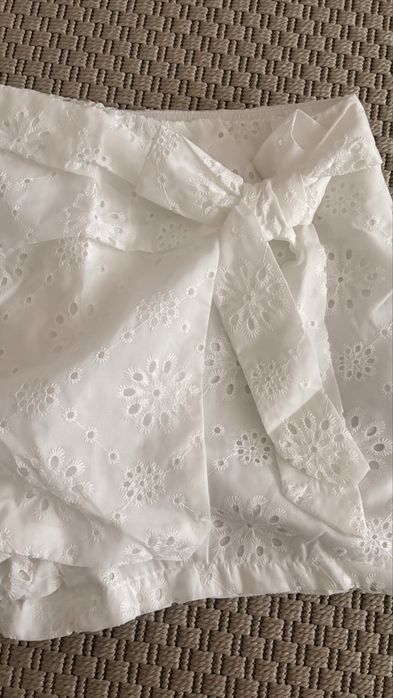 Fustă pantalon albă brodată SHEIN, mărimea M, nouă