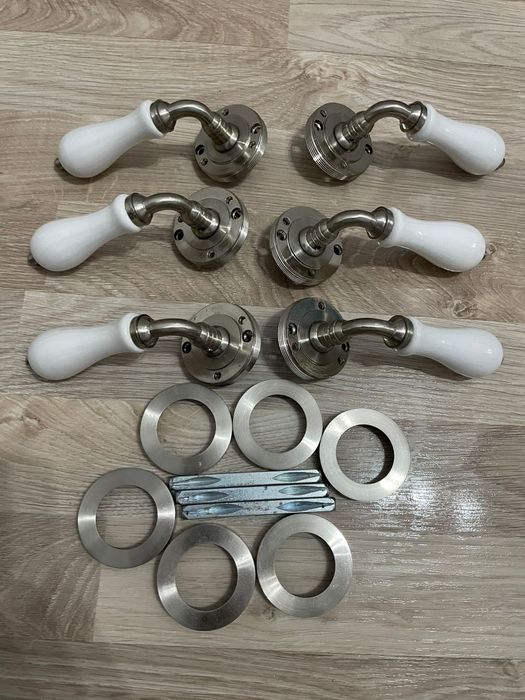 Maner din ceramica pentru usa