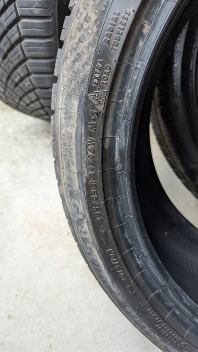 225 45 R19 All season contact 2 continental 
225/45 R19 96W