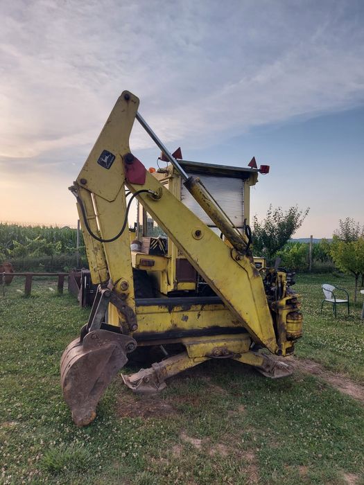 Buldo excavator  john deere