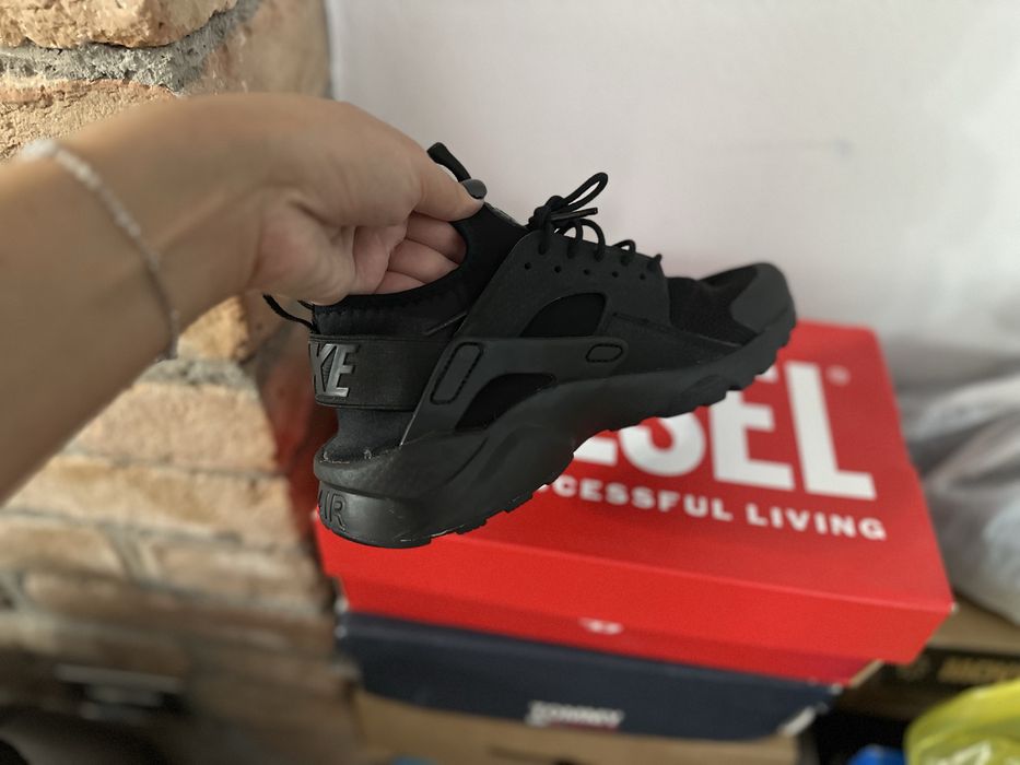 Adidasi nike ,apriape noi fara defecte nr 38 pentru sala …