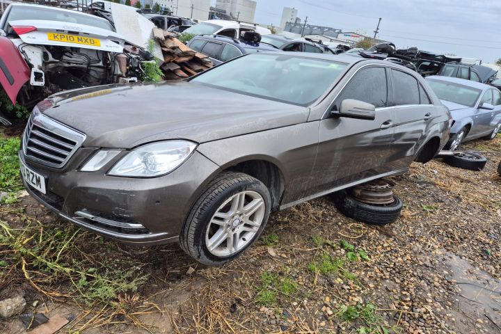 Grila radiator A2128801083 Mercedes-Benz E-Class W212