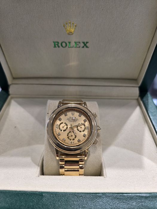 Продам золотые часы (Унисекс модель ролексов в среднем диаметре)