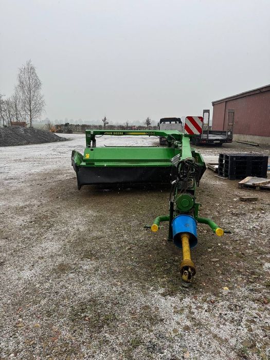 John Deere 1360 O‘t o‘radigan kasilka, Belarus, Claas Arion tortadi.