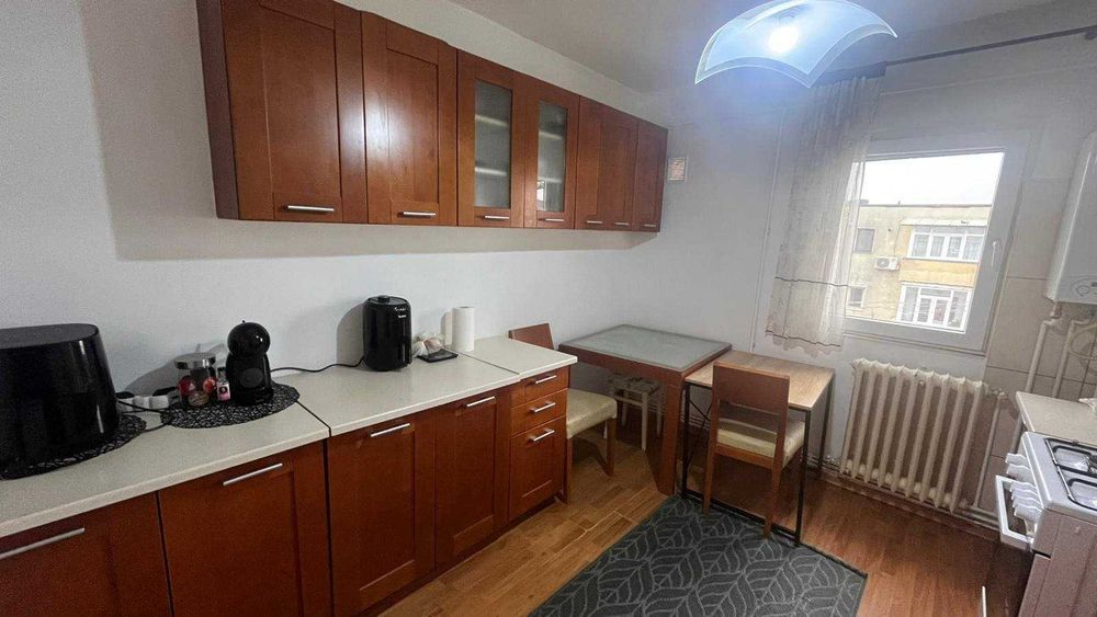 Cameră liberă pentru o colegă de apartament – vibe de student life!