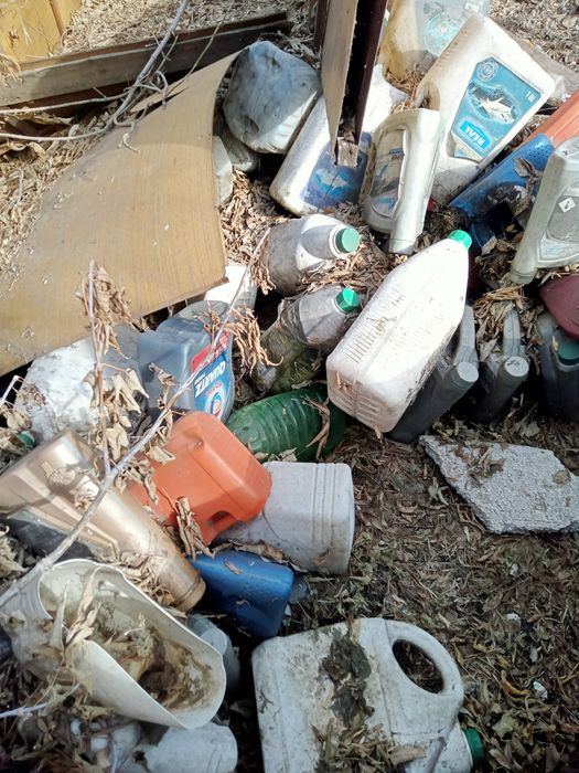 Отдам даром канистры бу