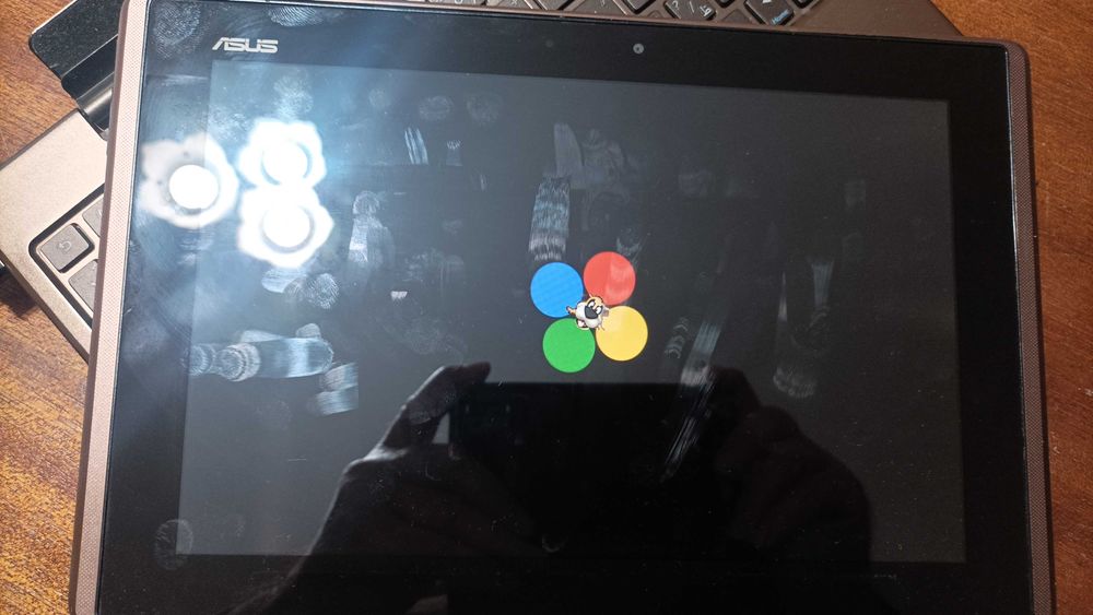 НАМАЛЕНО таблет ASUS TF 101 трансформърс