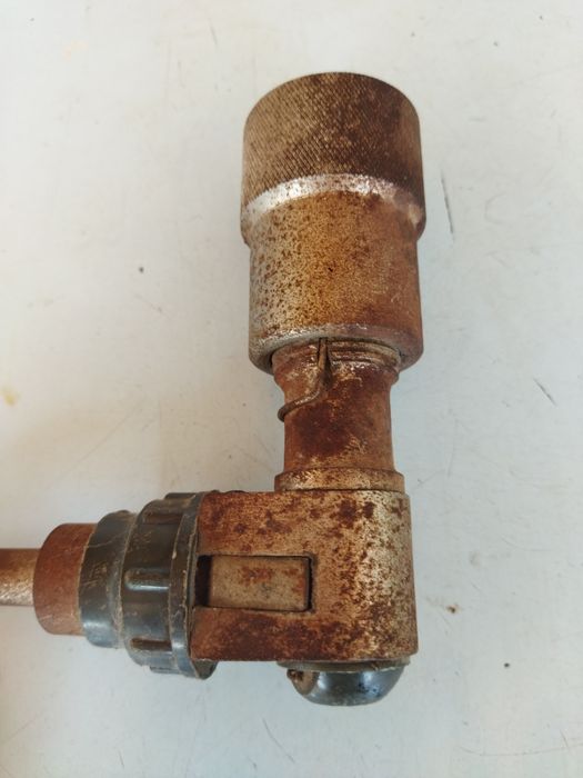 Коловорот,ручная дрель.