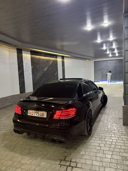 Mercedes W212 E55 BRABUS 2011 Состаяние Идеално Небитая