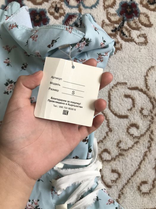 Платье цветочное с завязками по бокам