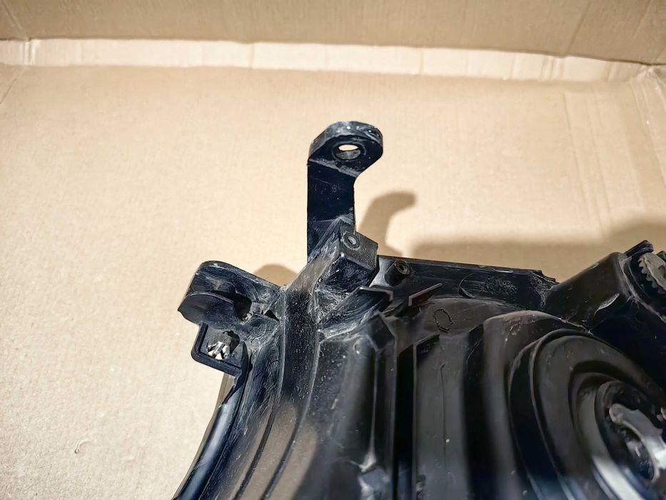 Оригинален фар Toyota Land Cruiser 200 / Тойота Ленд Крузер 200