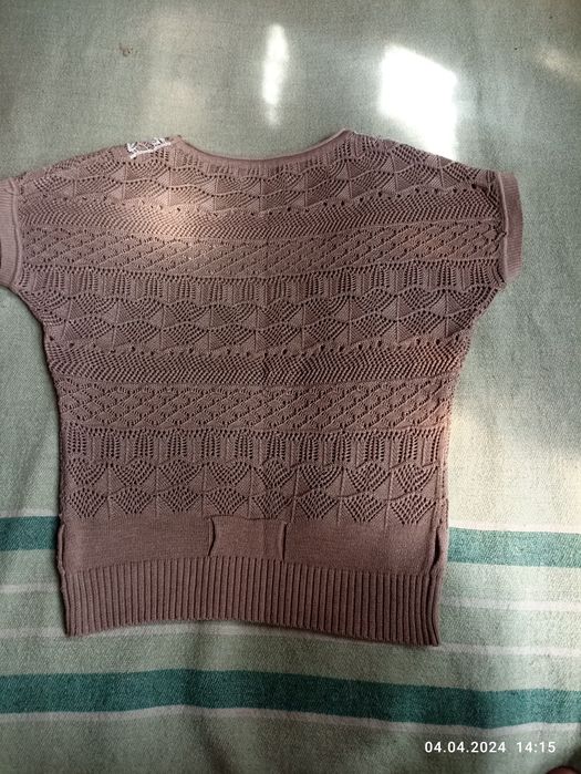 Отдам за бутылку масла.Женская вязанная весенняя 44-46р