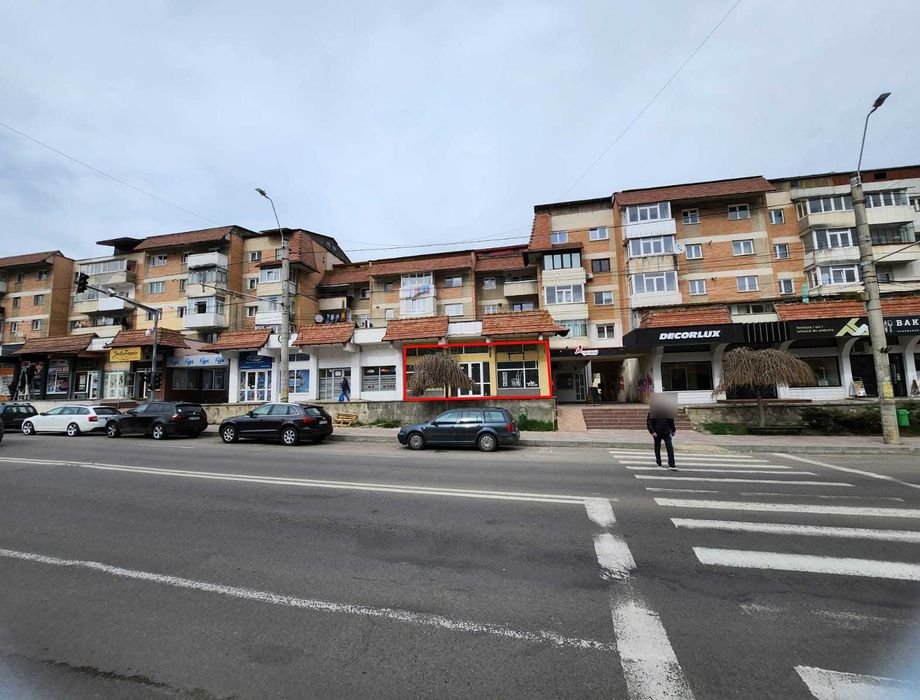 Inchiriez spatiu comercial B-dul Decebal Piatra Neamt 111mp