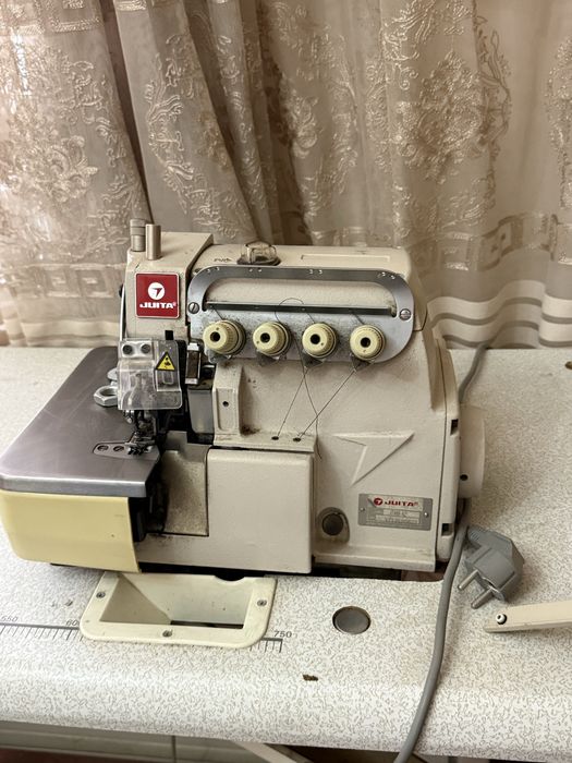 Juitta tikuv mashinasi averlogi bn sotiladi ( kop ishlatilmagan)