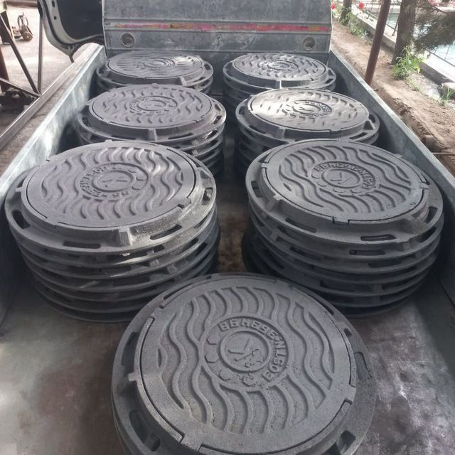Люки чугунные колодец крышки канализационный