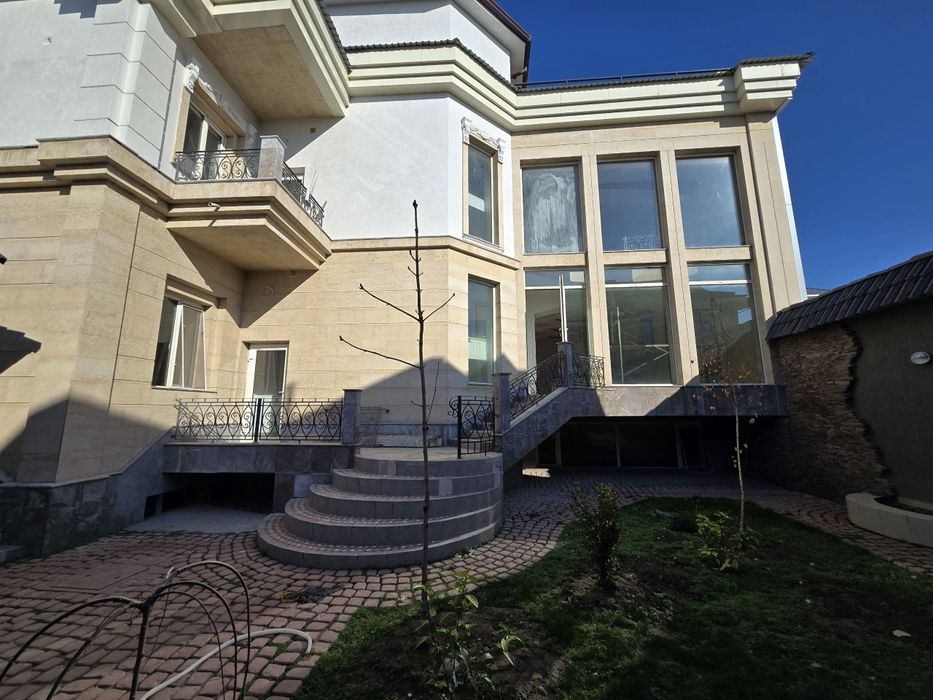 Продаётся вилла в центре Луначарского на 17,5 сотках,элитная махаля