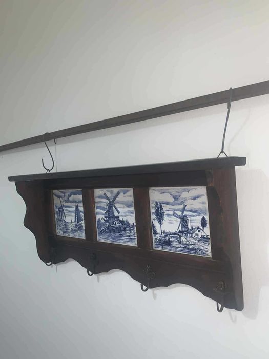 Cuier cu tenta olandeza si 4 aghatatori din bronz