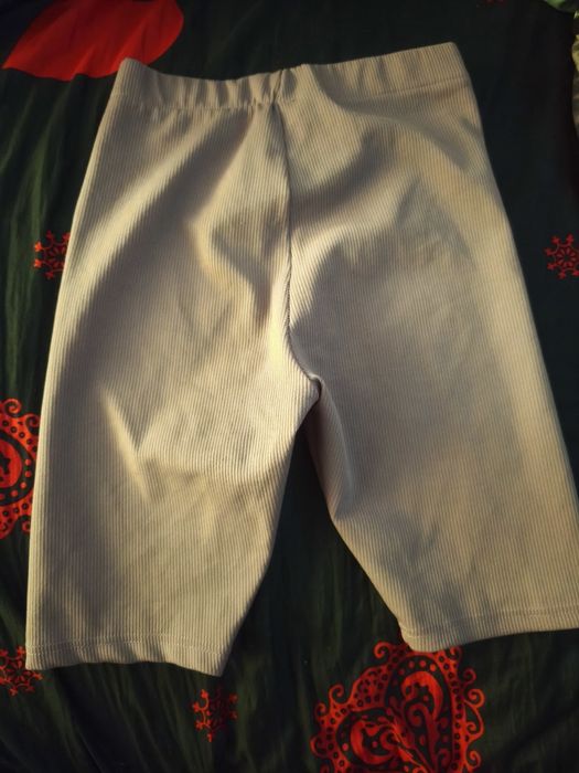 Pantaloni scurți