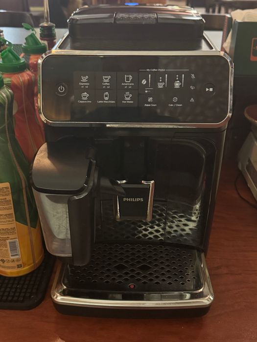 Продаем кофе машину марки PHILIPS