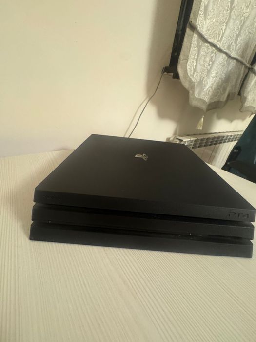 Продам PS4 pro бу