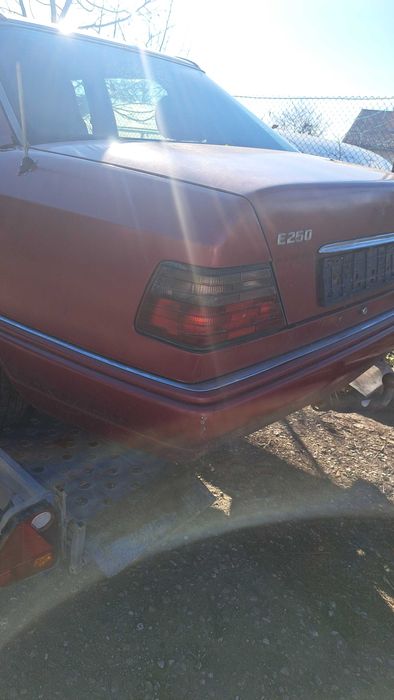 Мерцедес 124 на части