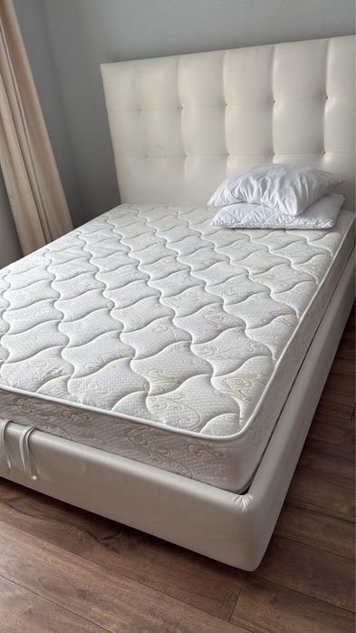 Продается двухспальная кровать