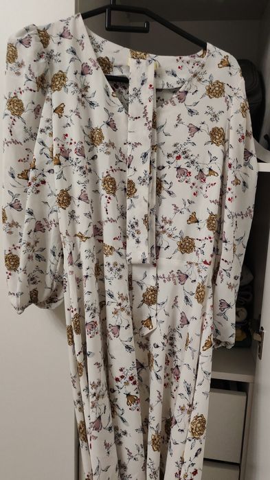 продам две  платье