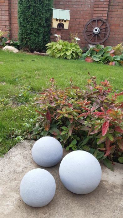 Бетонные шары для сада